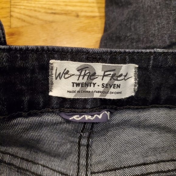 We the FREE PEOPLE Distressed Raw Hem Overalls 27/6 - Picture 6 of 6